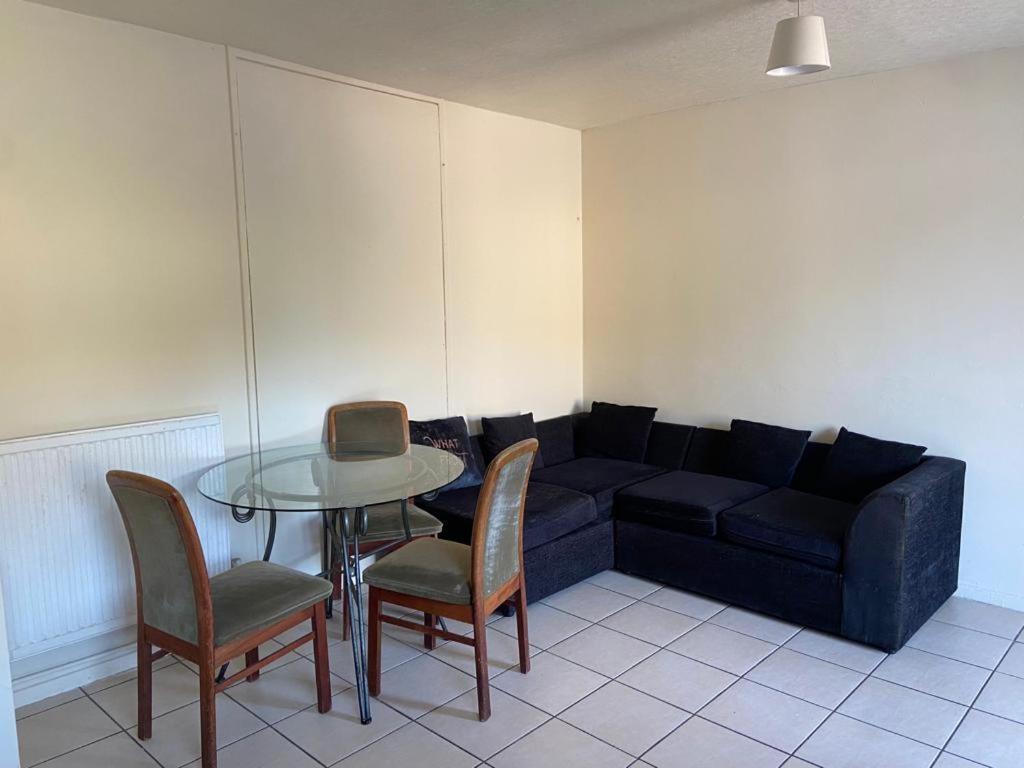 Single And Doubles Rooms Close To Central London Exterior photo